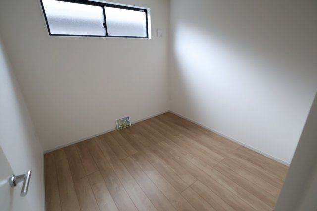《仲介手数料無料》越谷市大沢1587-12新築一戸建てケイアイグレイスの洋室|2階 4.5帖