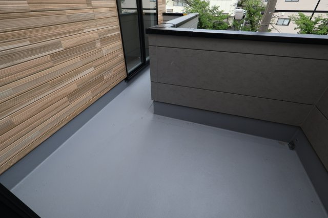 《仲介手数料無料》越谷市大沢1587-12新築一戸建てケイアイグレイスのバルコニー