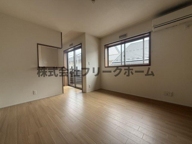 三鷹市井の頭３丁目のアパートの居間・リビング