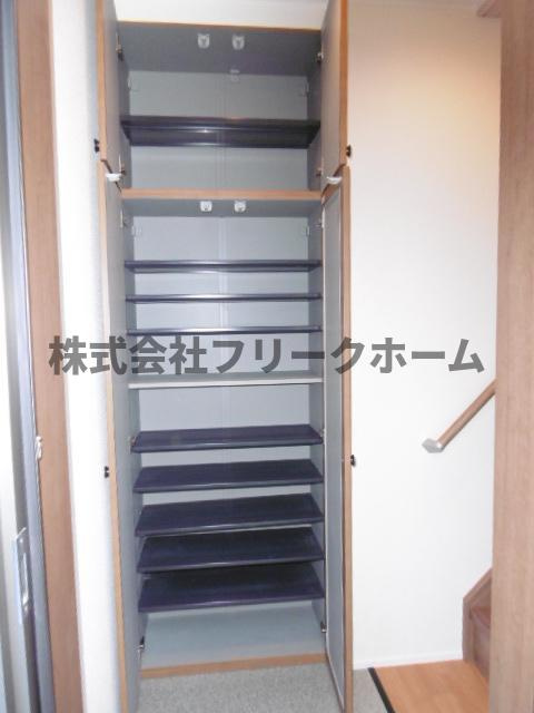 三鷹市井の頭３丁目のアパートの収納