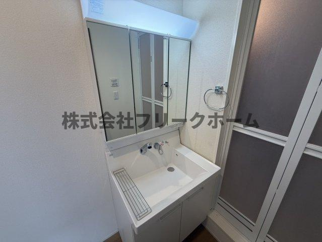 三鷹市井の頭３丁目のアパートの洗面所