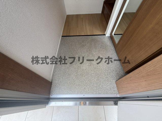 三鷹市井の頭３丁目のアパートの玄関