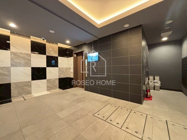 ラシーヌ瓦屋町のロビー