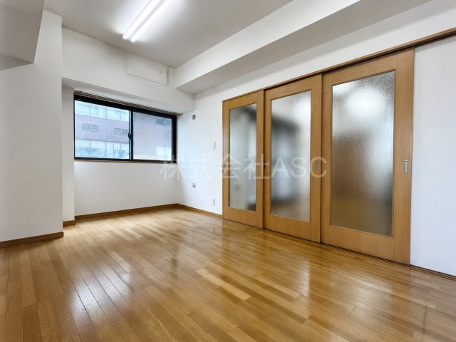 ロイヤル内本町の居間・リビング