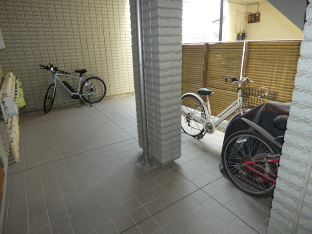 プラティーク南烏山のその他共用部分|屋内自転車置き場