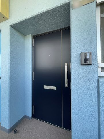 中古マンション　エクレール郡山弐番館の玄関|ドアポスト付きの玄関ドア！