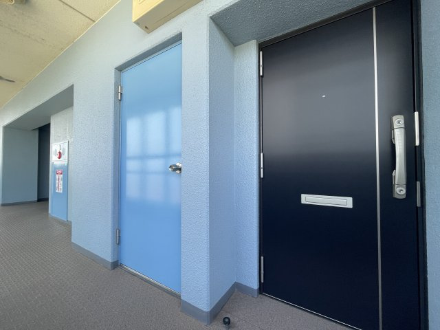中古マンション　エクレール郡山弐番館のその他共用部分|玄関の隣にメーターボックスがあります。