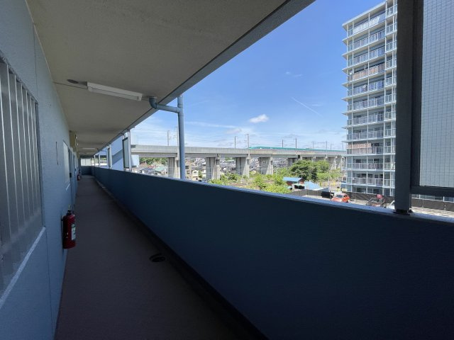 中古マンション　エクレール郡山弐番館のその他共用部分|玄関前の通路になります！
