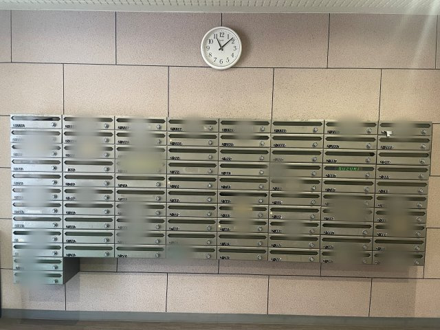 中古マンション　エクレール郡山弐番館の設備|エントランス部分に郵便受けも完備！