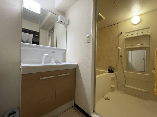 中古マンション　エクレール郡山弐番館の独立洗面台