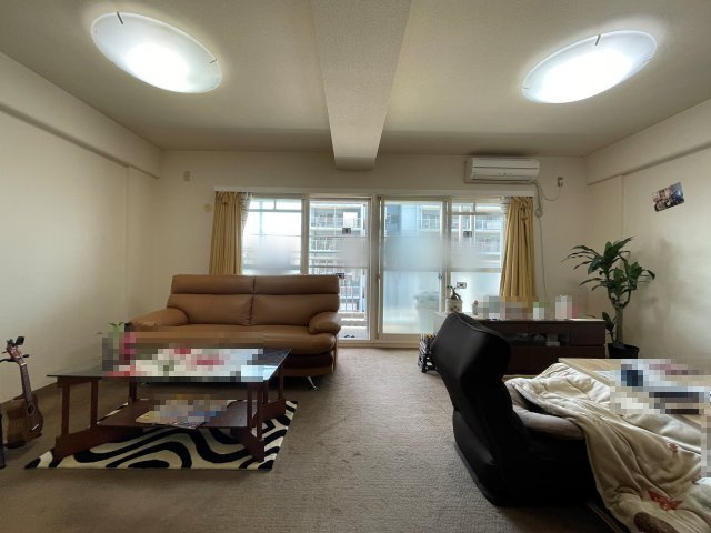 中古マンション　エクレール郡山弐番館の居間・リビング|南向きリビングは陽当たり良好です！二重サッシです。