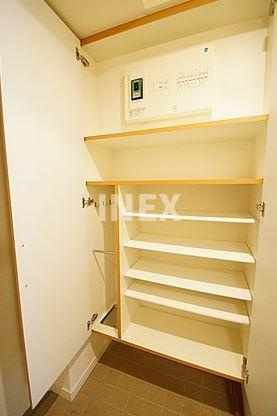 横浜市神奈川区大口通の賃貸マンションの収納