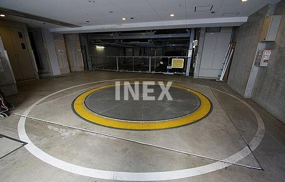 横浜市神奈川区大口通の賃貸マンションの駐車場