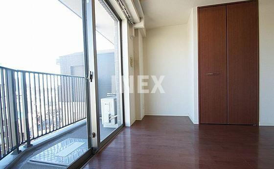 横浜市神奈川区大口通の賃貸マンションの居間・リビング