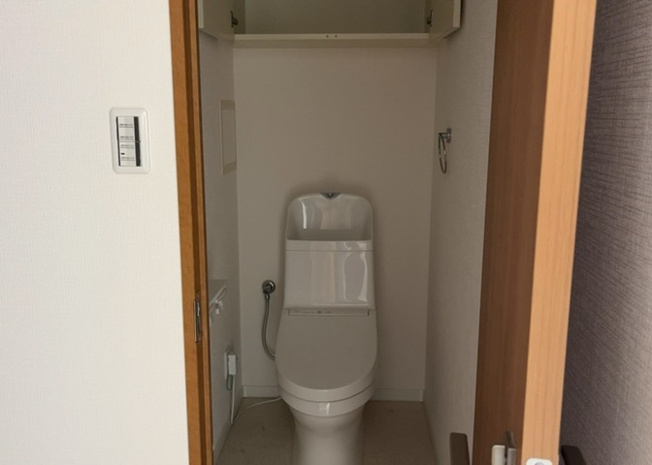 【トイレ】 | ラフィネグランヒルズ町田南 | トイレは大きさや形、機能、抗菌性などが異なる多種多彩なタイプが各メーカーから出ています。それぞれに良さがあるため、事前にどういったタイプのトイレがいいのかをご家庭内で決めて、内見に行くといいでしょう。