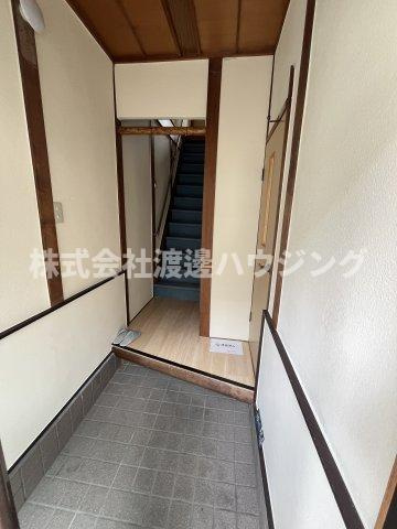 クロスハウス大東北条2の玄関