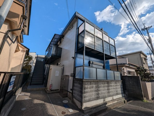 アンプルール Shineの外観