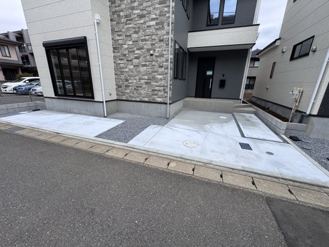 松戸市胡録台新築戸建【松ケ丘小学校：6分】の駐車場|1号棟駐車スペース・2台駐車可