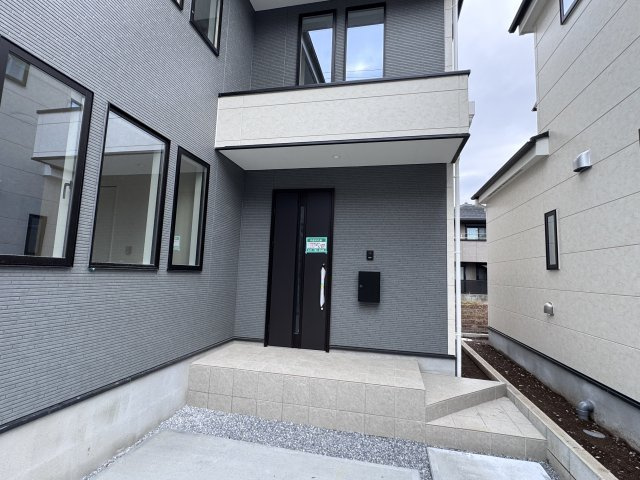 松戸市胡録台新築戸建【松ケ丘小学校：6分】のエントランス|エントランス・玄関ポーチ