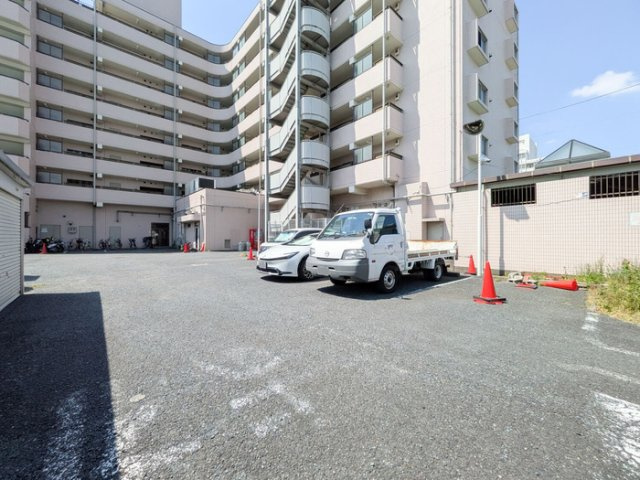 リヴィエール　レジョンの駐車場