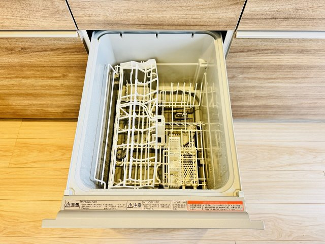 ライオンズグローベルめじろ台のキッチン|～食洗機付き　食事後の食器洗いはお任せ、家族でゆっくりとくつろげます～