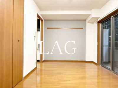 【居間・リビング】 | シャルム・ローゼ | 洋室のお部屋です。