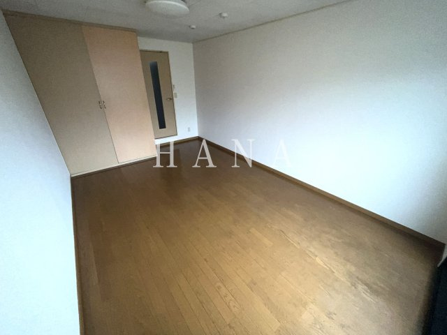 レオパレスメイプルハイム高野台１号館の洋室