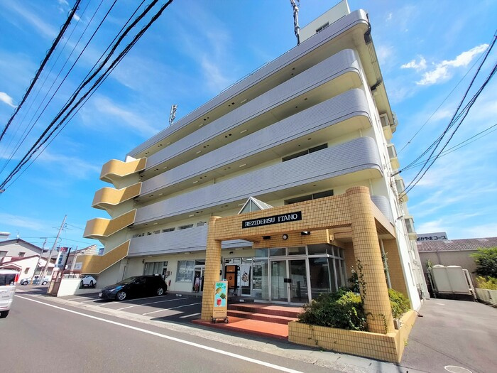 レジデンス板野の外観