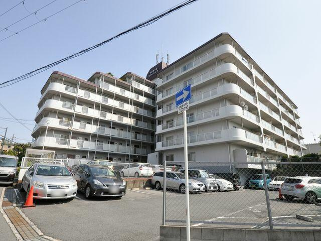 千里第二泉ケ丘スカイハイツの外観