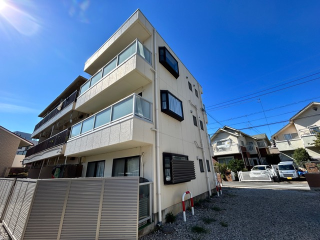 武蔵野市境３丁目の賃貸マンションの外観