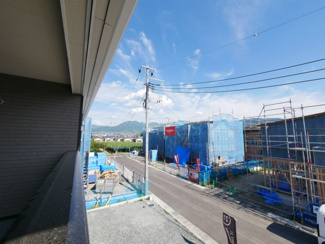 【展望】 | 笛吹市石和町河内 新築戸建全2棟 2号棟 南道路・車並列3台 | バルコニーより東側を望む