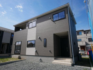 【外観】 | 笛吹市石和町河内 新築戸建全2棟 2号棟 南道路・車並列3台 | 建物完成済み　随時ご見学可能です。お気軽にお問合せください。