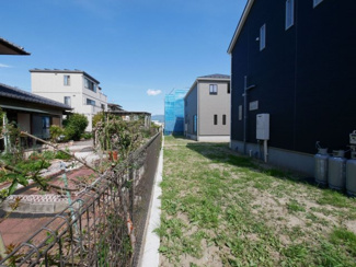 【周辺】 | 笛吹市石和町河内 新築戸建 全2棟 1号棟 車3台 南道路 | 敷地北側境界