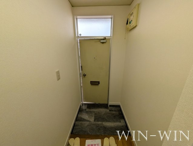 ブルーリボン B棟の玄関
