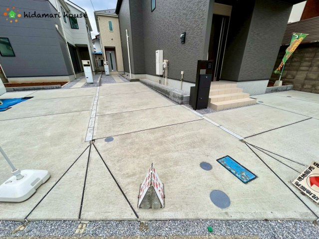 西区佐知川第1期　新築戸建　リナージュ02の駐車場