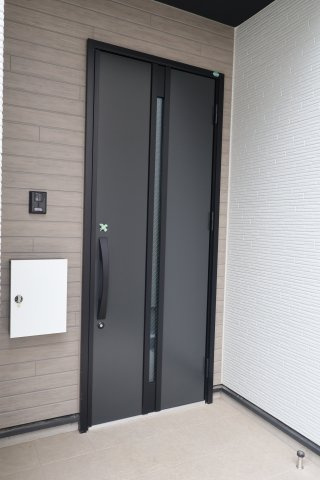 《仲介手数料無料》越谷市大字大竹82-4新築一戸建てZut PLUS+の玄関