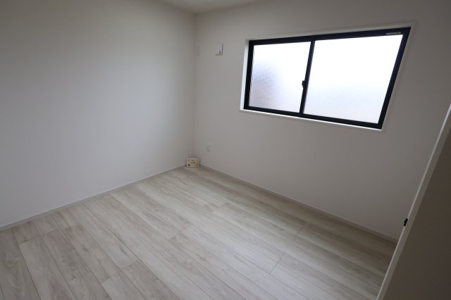 《仲介手数料無料》越谷市大字大竹82-4新築一戸建てZut PLUS+の洋室|2階 5.2帖 B