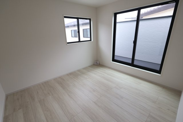 《仲介手数料無料》越谷市大字大竹82-4新築一戸建てZut PLUS+の洋室|2階 8帖 主寝室