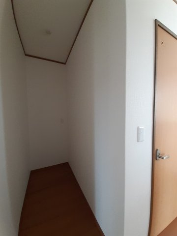 熊本市南区孫代町の中古一戸建の収納|２Ｆ廊下