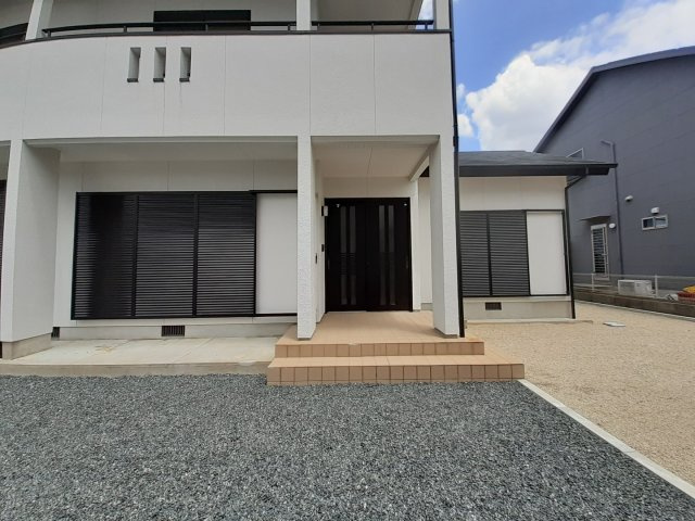 熊本市南区孫代町の中古一戸建の玄関