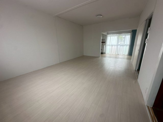 平芝町住居付店舗の内装