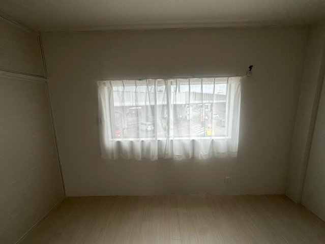 平芝町住居付店舗の内装