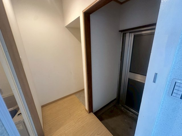 平芝町住居付店舗の内装