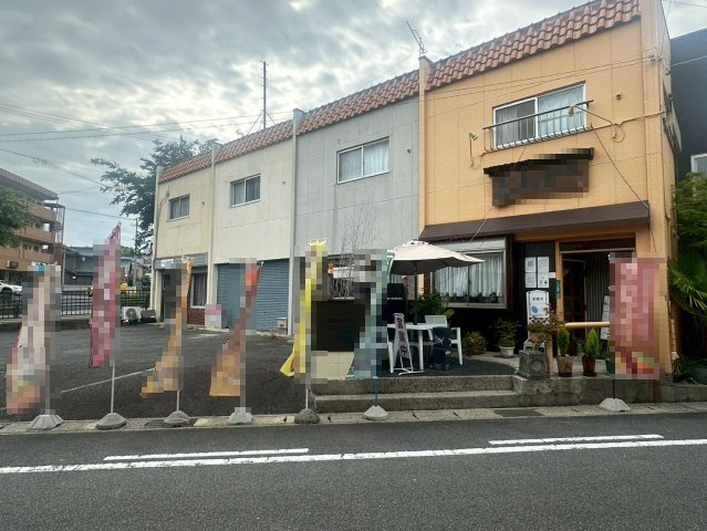 平芝町住居付店舗の外観