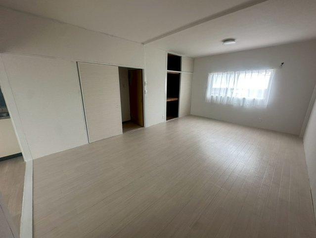 平芝町住居付店舗の内装