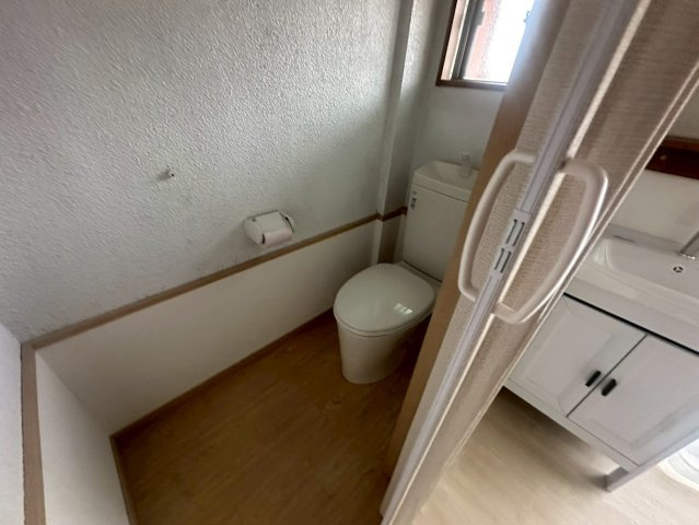 平芝町住居付店舗のトイレ