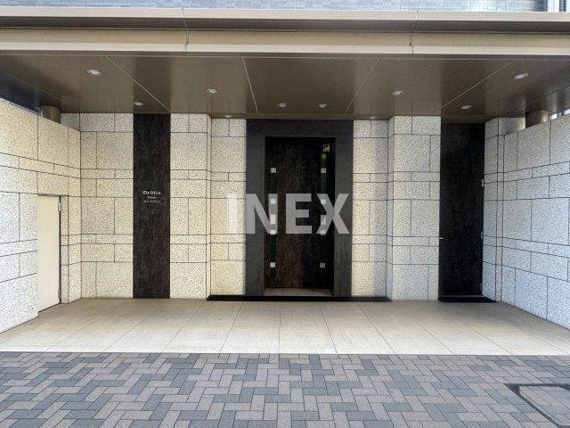 横浜市神奈川区東神奈川１丁目の賃貸マンションのエントランス