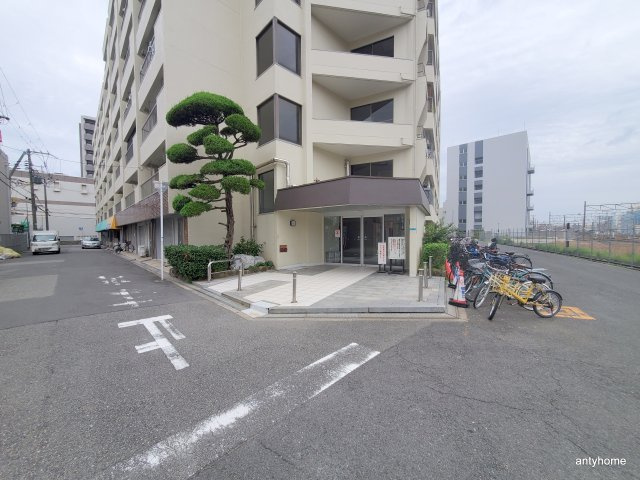 サンマンション新大阪　仲介手数料無料のエントランス
