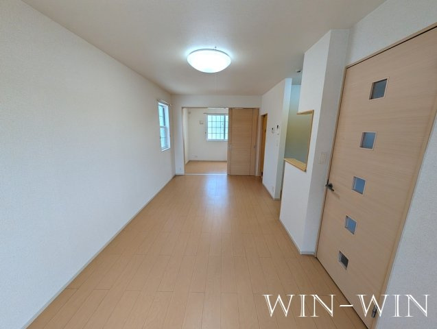 ボヌール森岡 参番館の居間・リビング