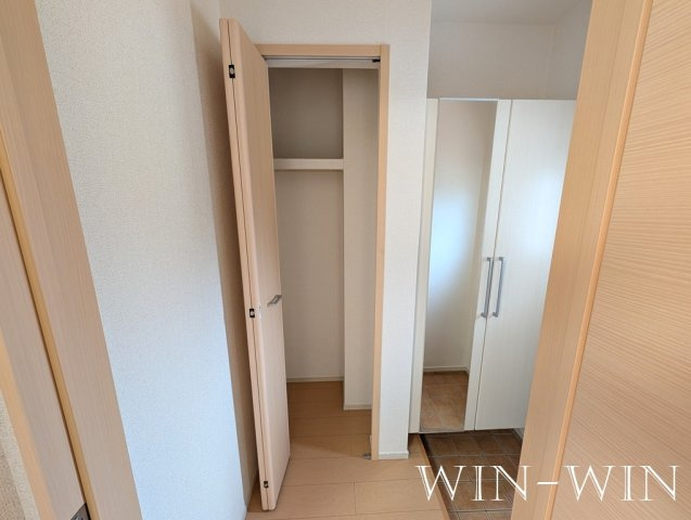 ボヌール森岡 参番館の玄関